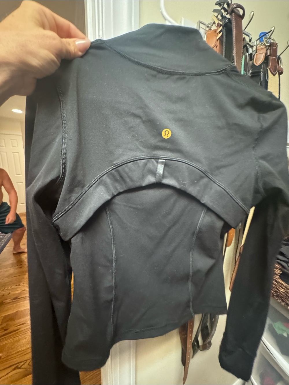 Lululemon athletica Black Zip-Up Fitted Jacket w/ Gold Hardware size 6 like new - Picture 3 of 4
